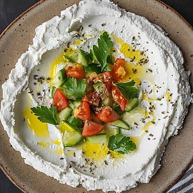Labneh, coalhada árabe cremosa